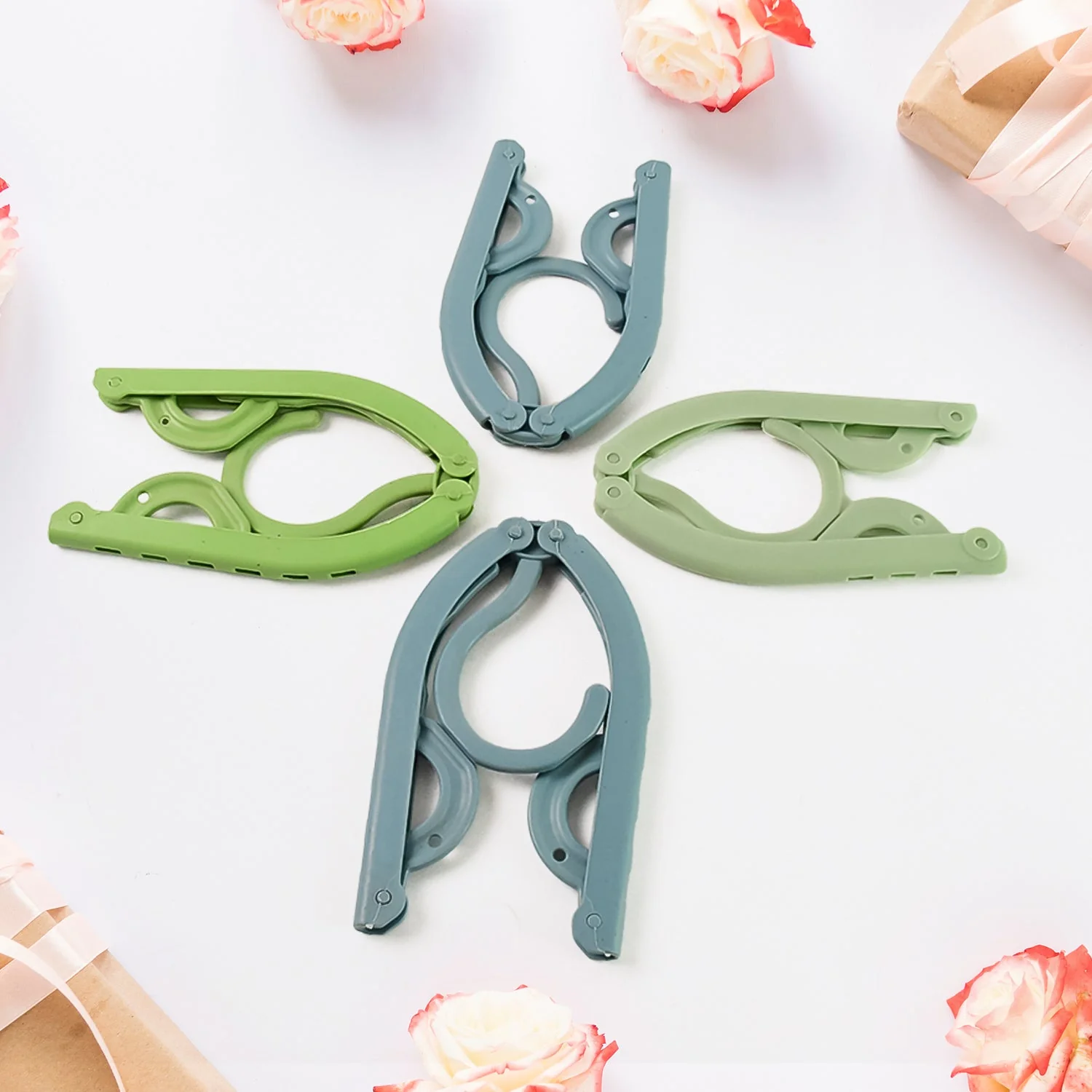 01-14354_folding_travel_hanger_4pc.webp Travel Hangers – Compact Foldable 4-Pack for Easy Storage