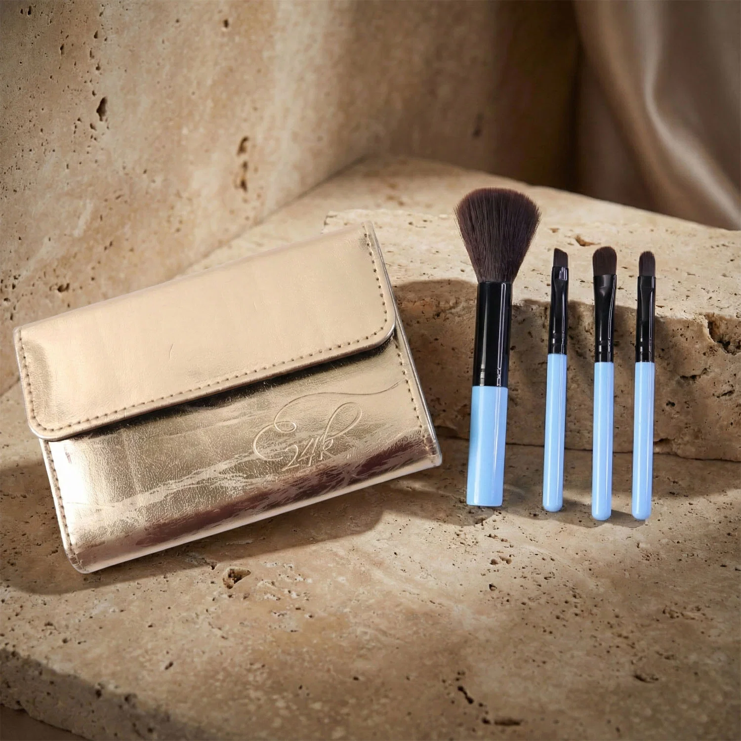 03-21120_makeup_brush_set_with_carrying_case_no2.webp Professional Makeup Brush Set 4-in-1 for Face & Eyes - Imported Products product image 3