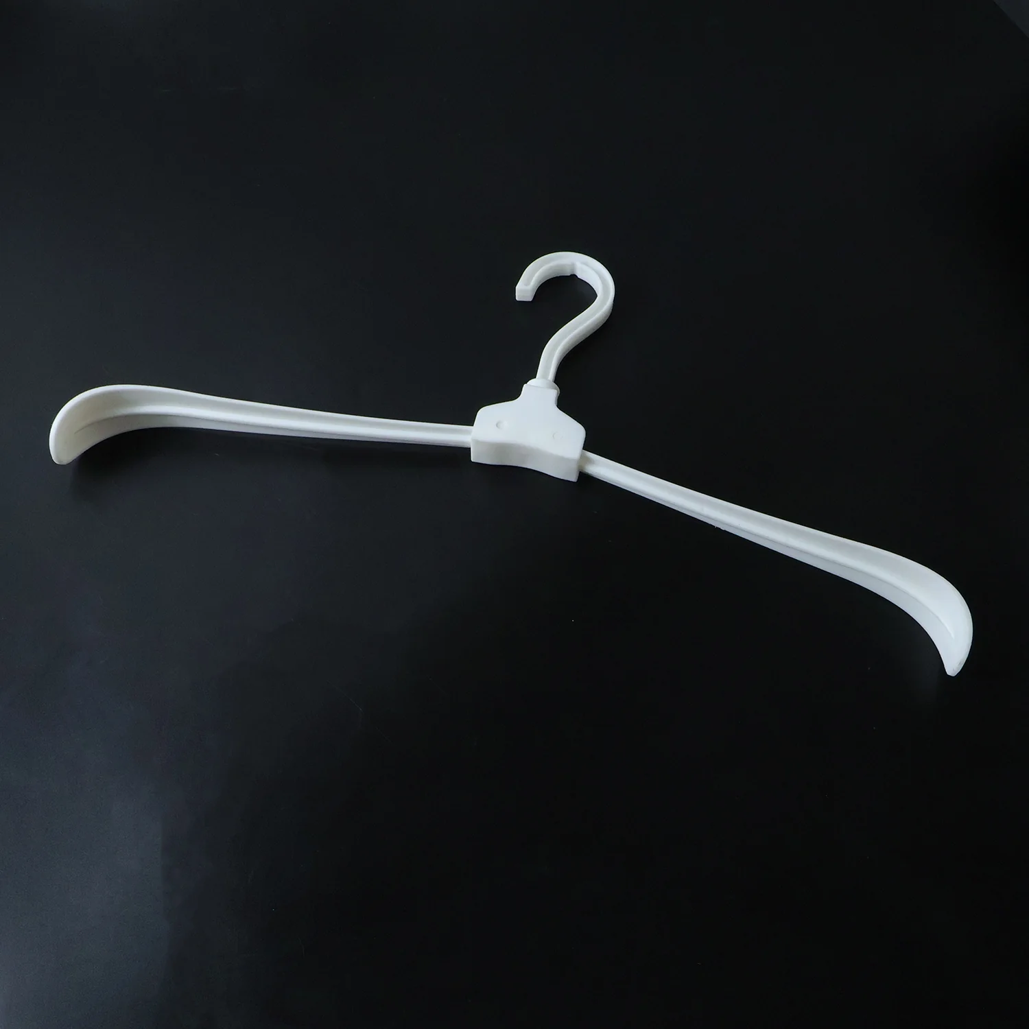 08-7485_plastic_cloth_hanger_1pc.webp Foldable Plastic Clothes Hanger – Space Saving & Travel Friendly – 3PCS - Home Organization product image 8