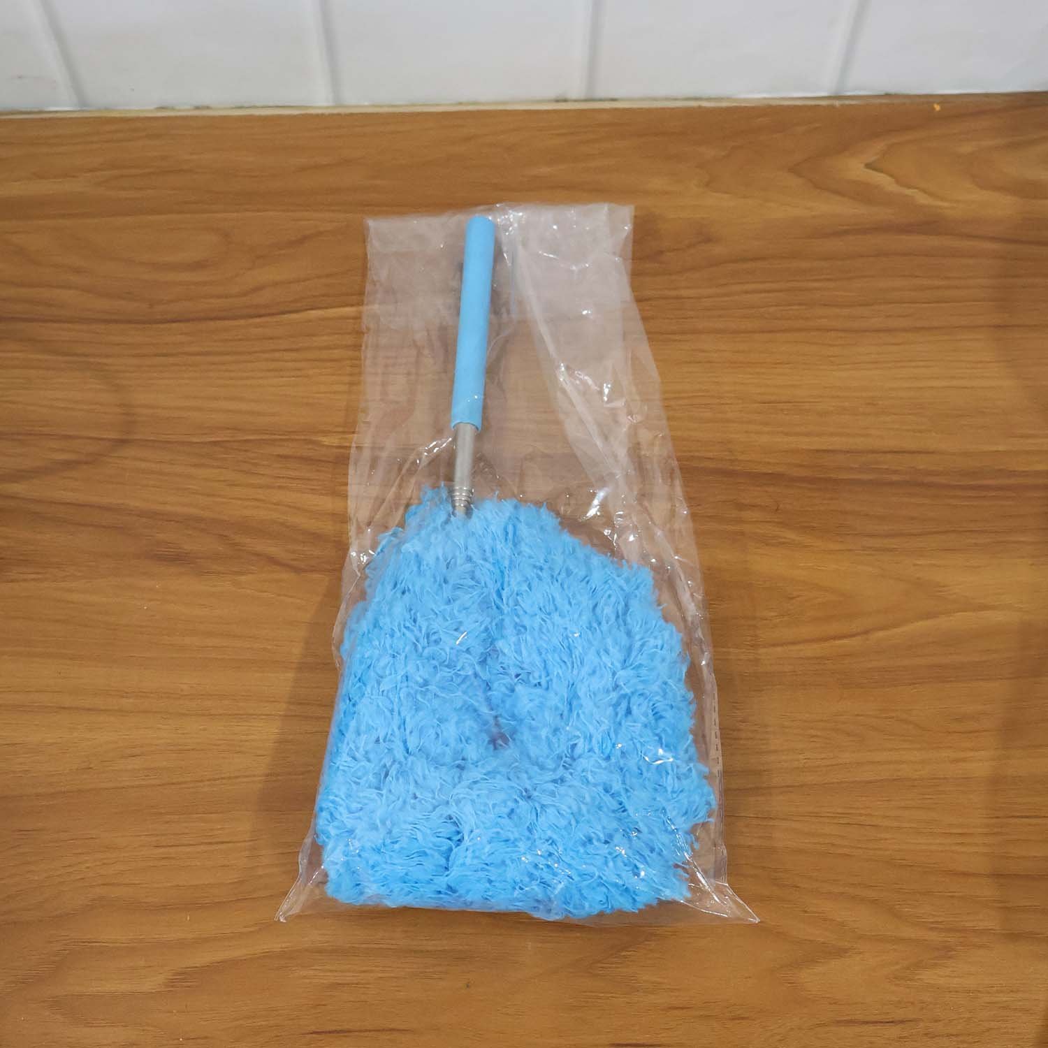 09-17908_soft_microfiber_cleaning_duster.jpg Extendable Microfiber Cleaning Duster – 83.5 cm Soft Round Head - Cleaning Tool product image 9