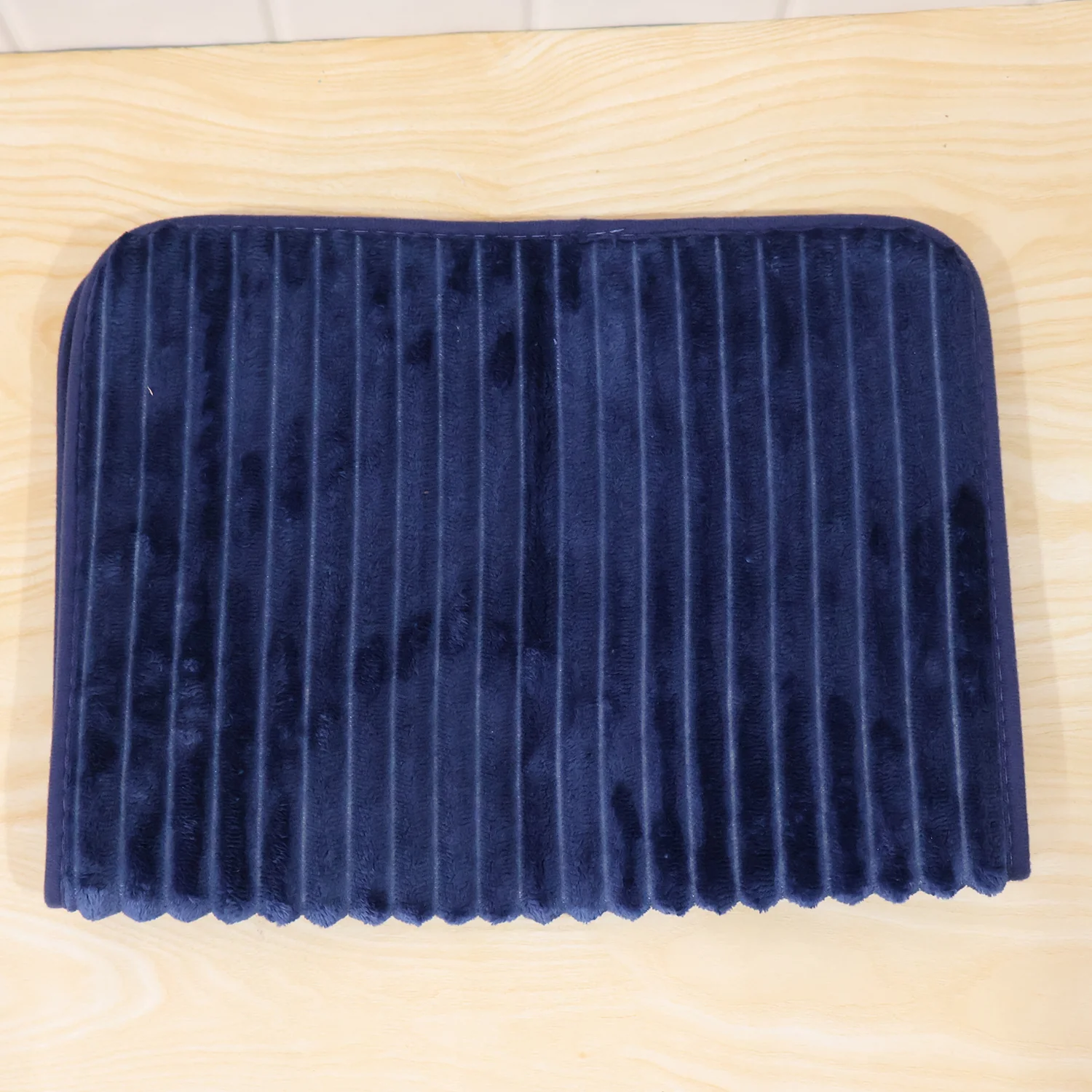 09-23228_anti_slip_soft_carpet_mat_1pc.webp Anti Slip Soft Carpet Mat 60 x 39 Cm Memory Foam Bath Mat Absorbent (1 Pc) - Image 9