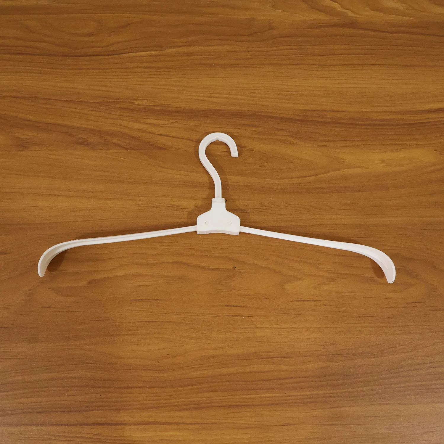 09-7485_plastic_cloth_hanger_1pc.webp Foldable Plastic Clothes Hanger – Space Saving & Travel Friendly – 3PCS - Home Organization product image 9