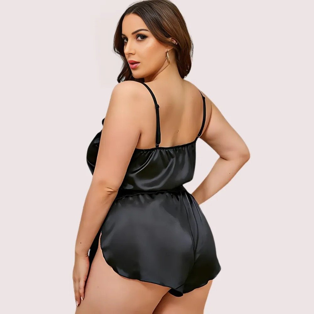 rLUDLyBMsWb46UqWLRSGCvVxMK73HWeLb4p2XOIt.jpg Luxe Lounge Cami Top & Shorts – Extra Plus Size - Image 2