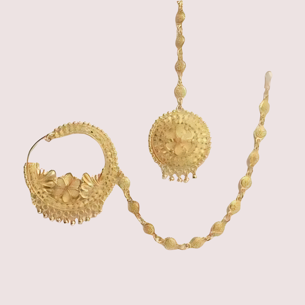 vQi3mdLf505VTXNx3awBBT0scfy3beA3JzQt6WJg.png Graceful Gold-Plated Nath and Mangtika Set for Brides - Image 3